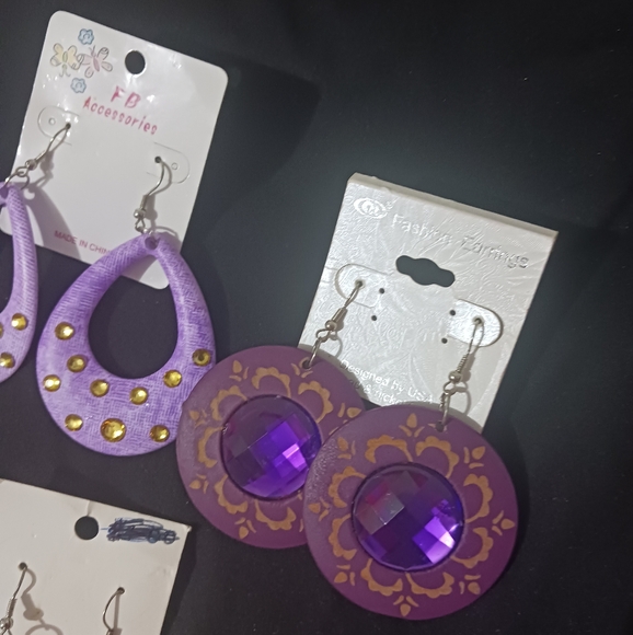 NEW Bundle of Women purple earrings - Picture 3 of 5